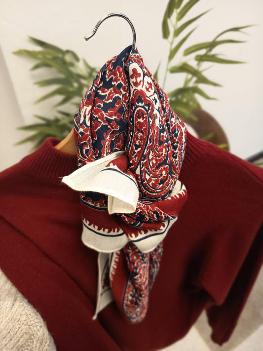 Pañuelo estampado burdeos