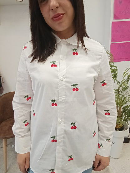 Camisa bordada cerezas