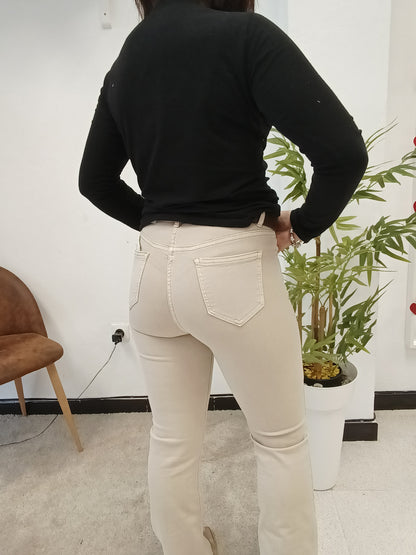 Pantalón flare beige