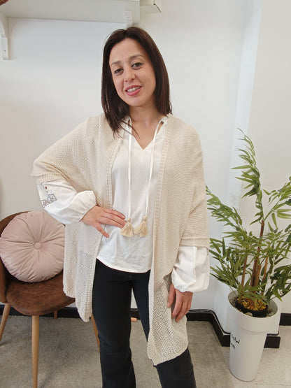 Chaqueta calada beige